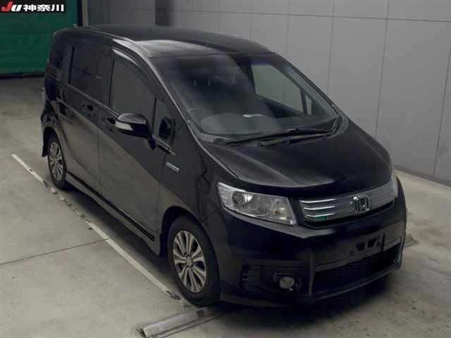 20 Honda Freed spike GP3 2012 г. (JU Kanagawa)